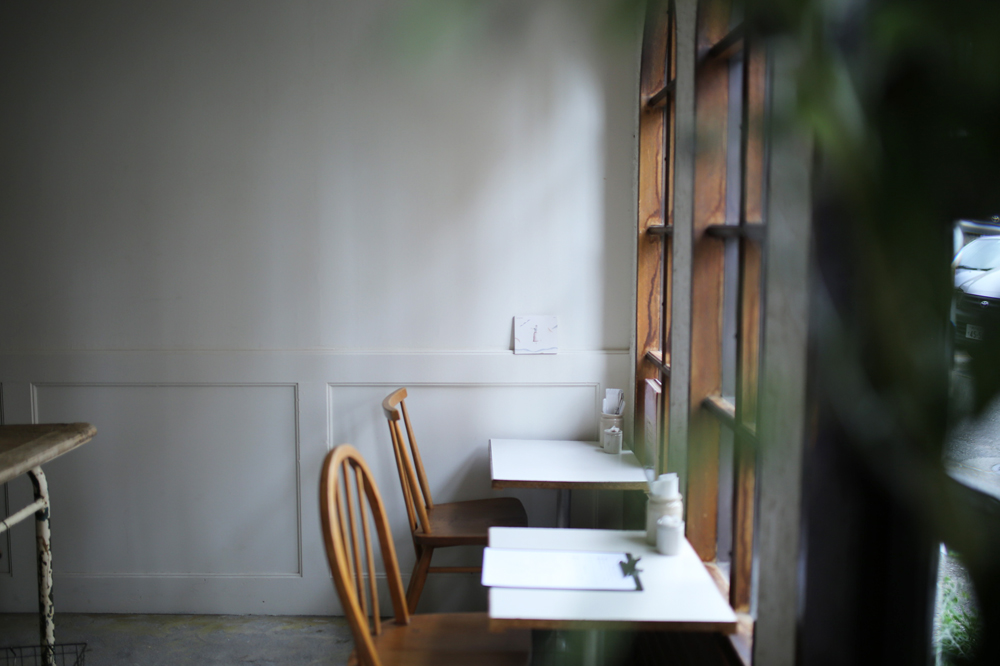 Cafe Licht Den Plus Egg デン プラスエッグ